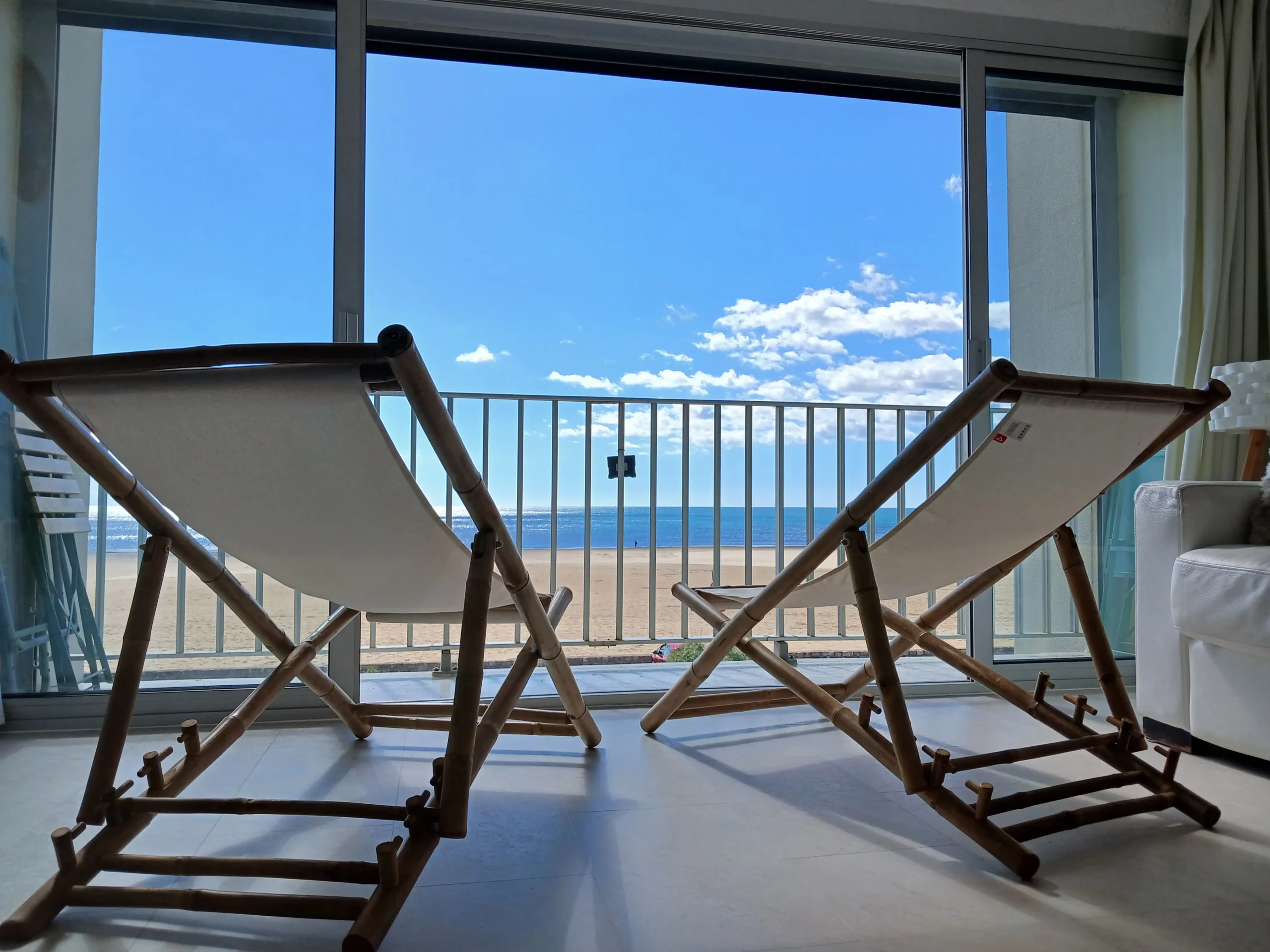 Location Face à la mer - un appartement lumineux avec balcon privatif