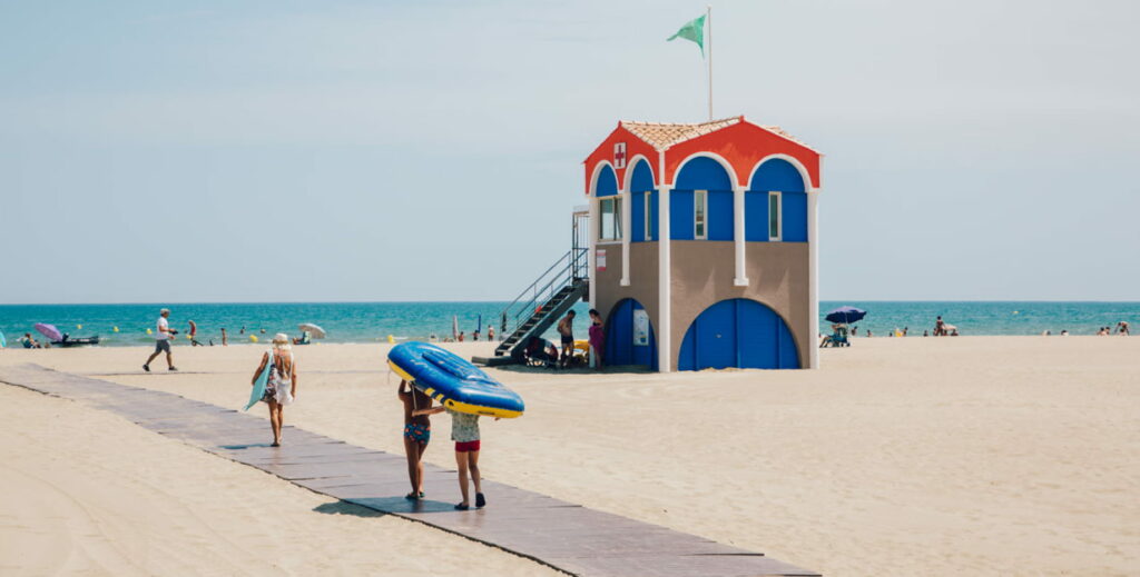 Plage sauvage de Port-La-nouvelle accessible directement depuis nos locations