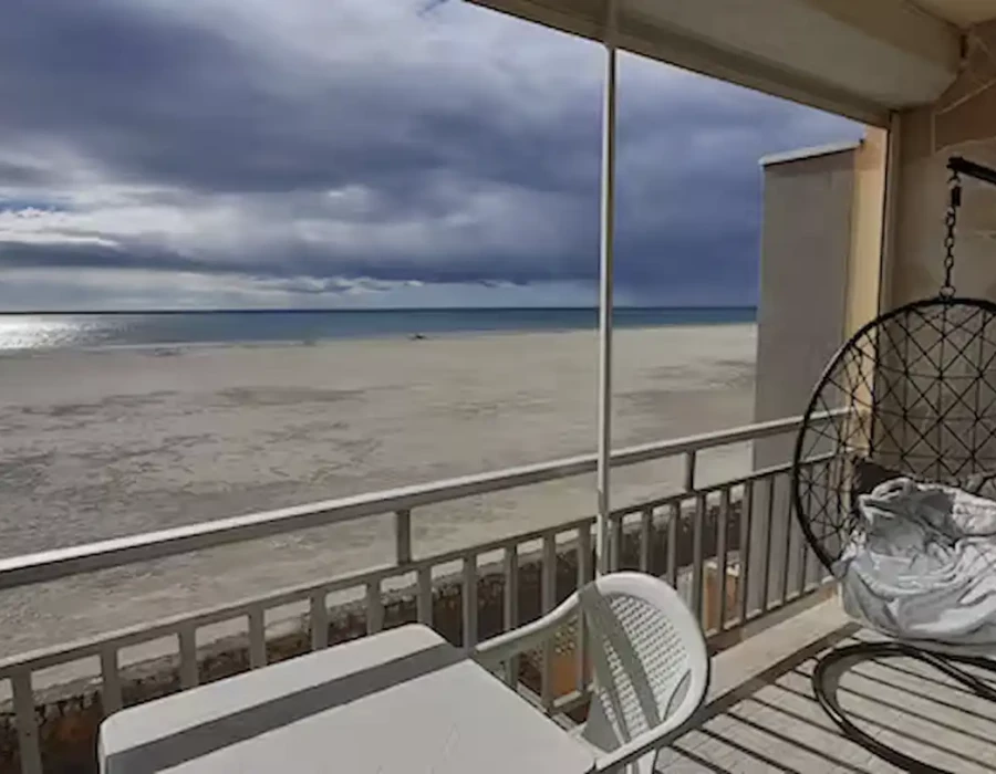 Vue sur la mer depuis le balcon privatif de la Pépite face mer
