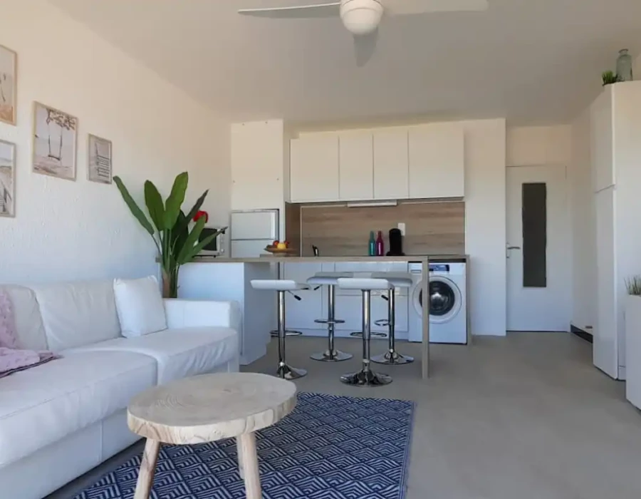Cuisine équipée et canapé-lit pour accueillir une famille de 4 personnes, Port-la-Nouvelle